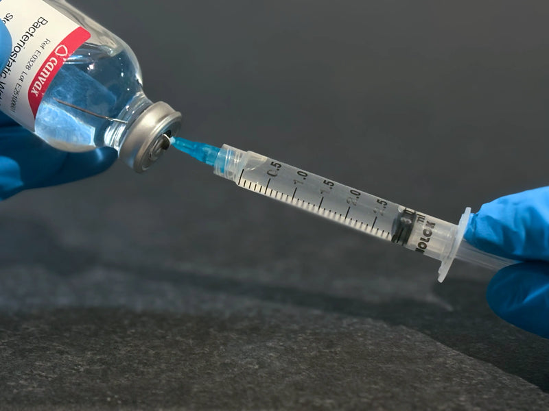 Drawing bacteriostatic water into syringe